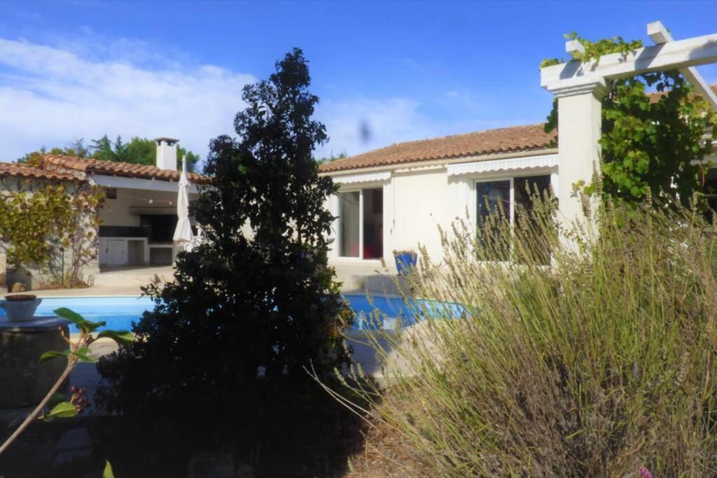 Ibis - Villa Avec Piscine, Jardin Et Parking Арл Екстериор снимка